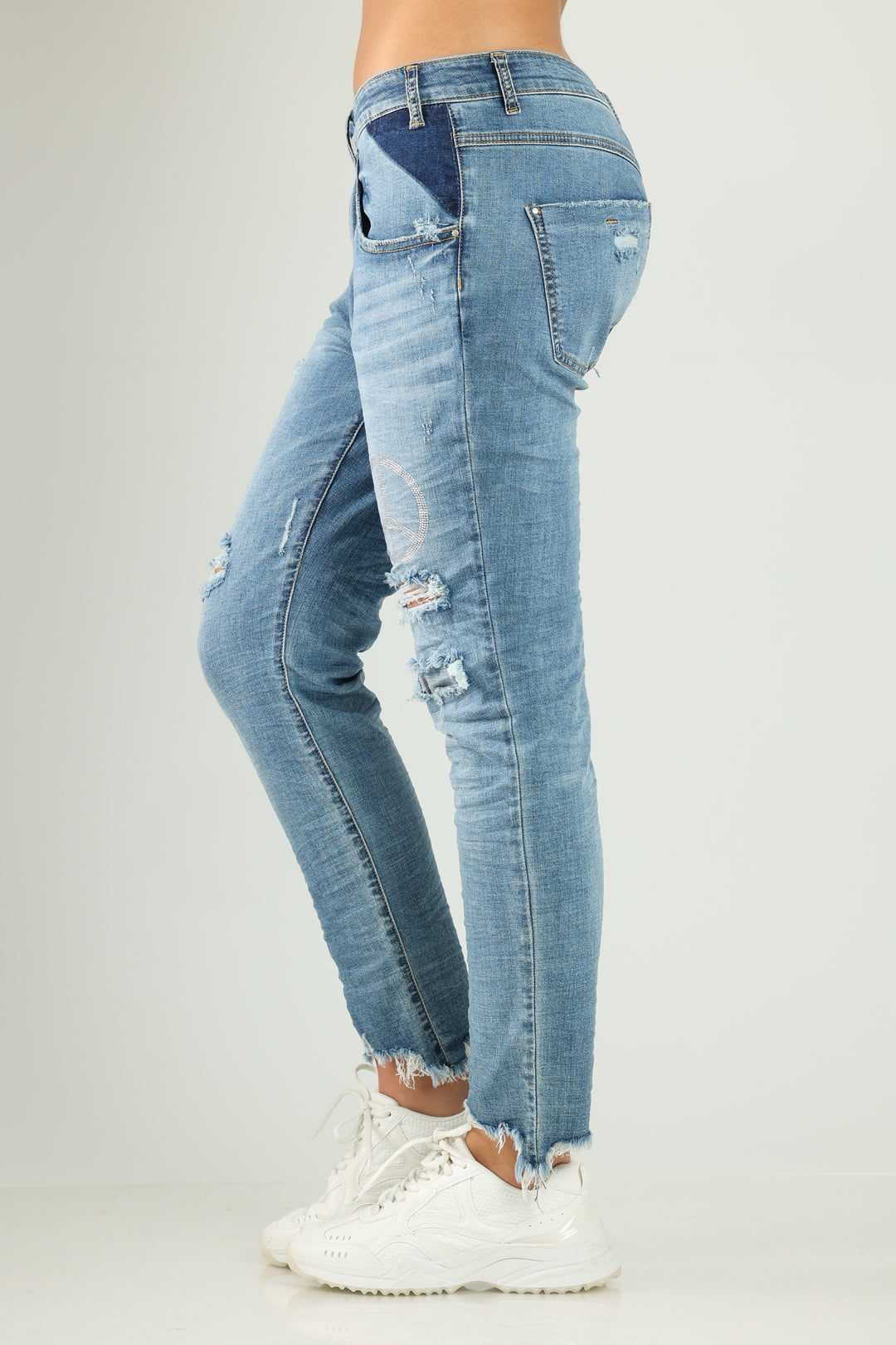 Noar Medium Blue Jeans